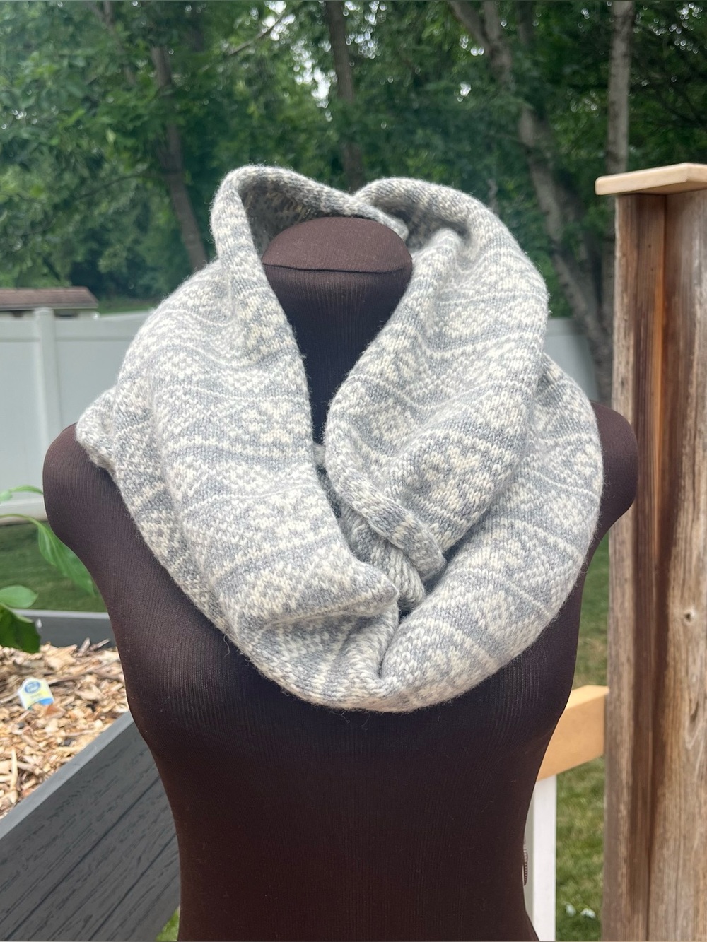 Gap Wool Blend Gray & Cream Fair Isle Infinity Scarf Winter Holiday Gift
